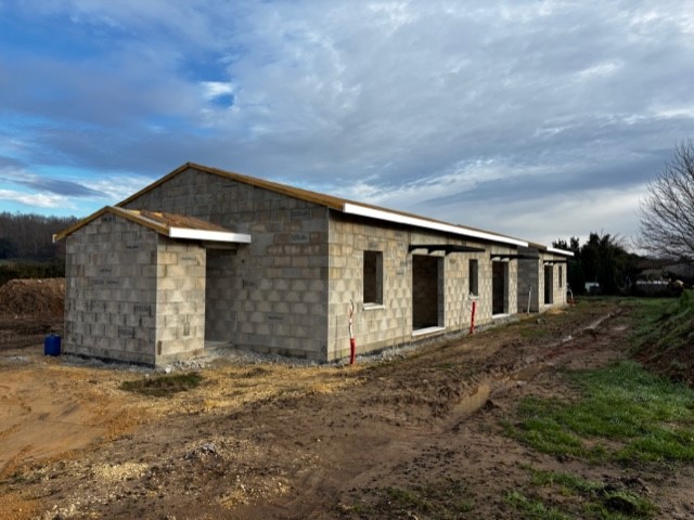 Maison individuelle neuve en agglos à Creysse, gros œuvre terminé
